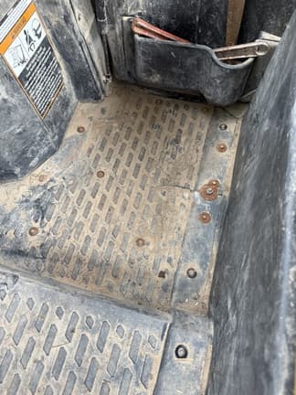 Image of John Deere XUV 835M equipment image 2