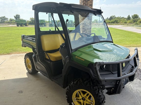 2021 John Deere XUV 835M Equipment Image0