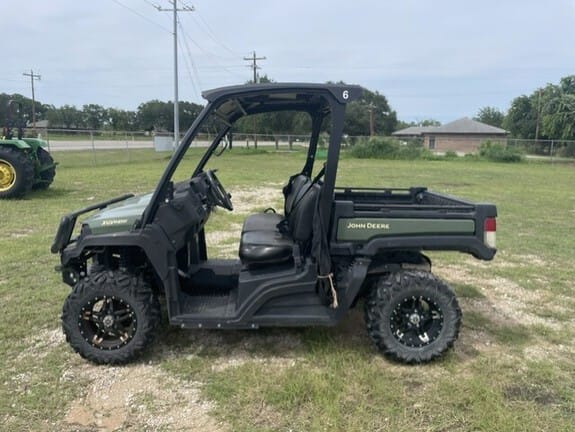 2021 John Deere XUV 835M Equipment Image0