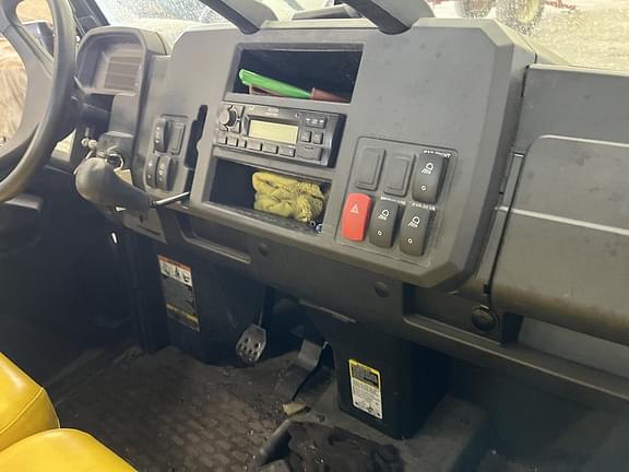 Image of John Deere XUV 835M equipment image 4