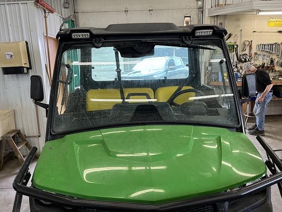 Image of John Deere XUV 835M equipment image 1