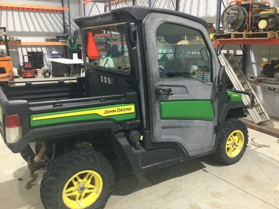 Image of John Deere XUV 835M equipment image 1