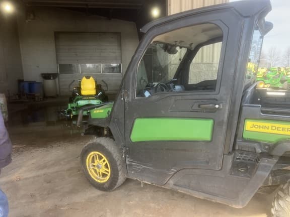 Image of John Deere XUV 835M equipment image 2
