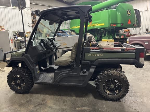 Image of John Deere XUV 835M equipment image 2