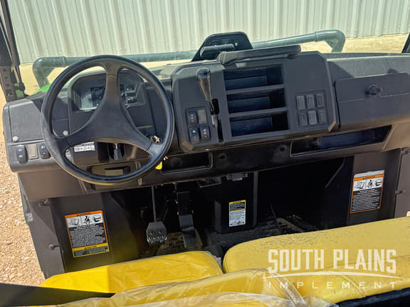 Image of John Deere XUV 835M equipment image 4