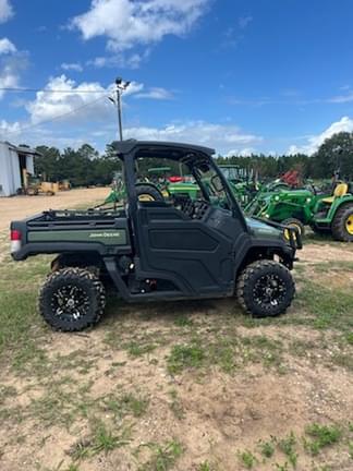 Image of John Deere XUV 835M equipment image 2