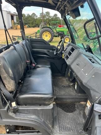Image of John Deere XUV 835M equipment image 3
