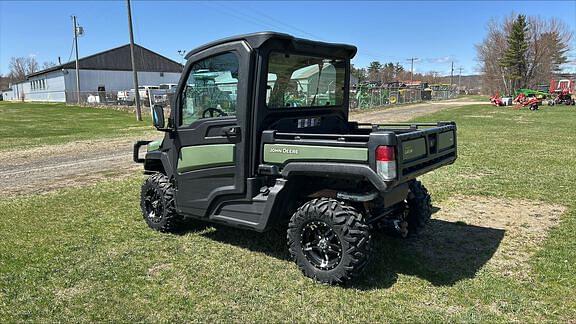 Image of John Deere XUV 835M equipment image 2
