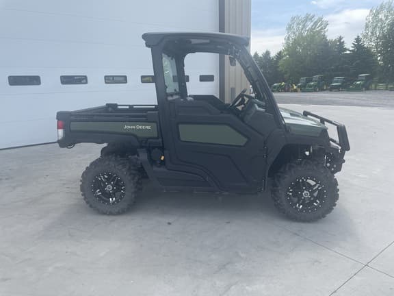 Image of John Deere XUV 835M equipment image 1