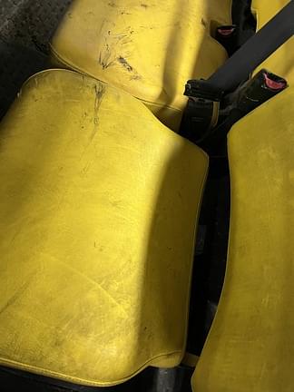 Image of John Deere XUV 835M equipment image 4
