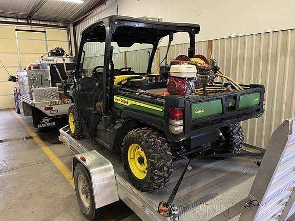 Image of John Deere XUV 835M equipment image 2