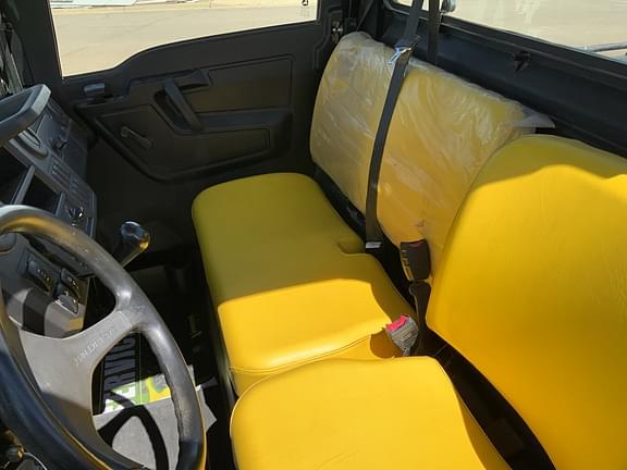 Image of John Deere XUV 835M equipment image 4