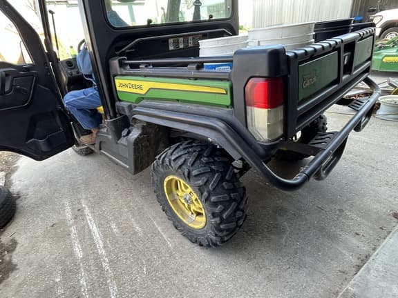 Image of John Deere XUV 835M equipment image 4