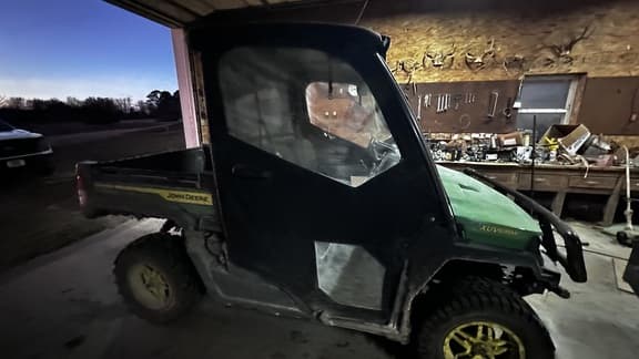 Image of John Deere XUV 835M equipment image 2