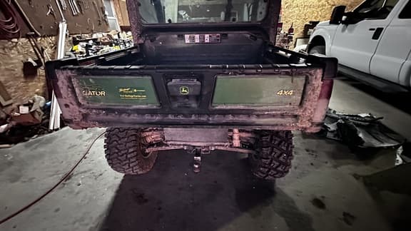 Image of John Deere XUV 835M equipment image 3