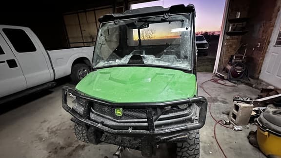 Image of John Deere XUV 835M equipment image 1