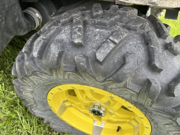 Image of John Deere XUV 835M equipment image 4