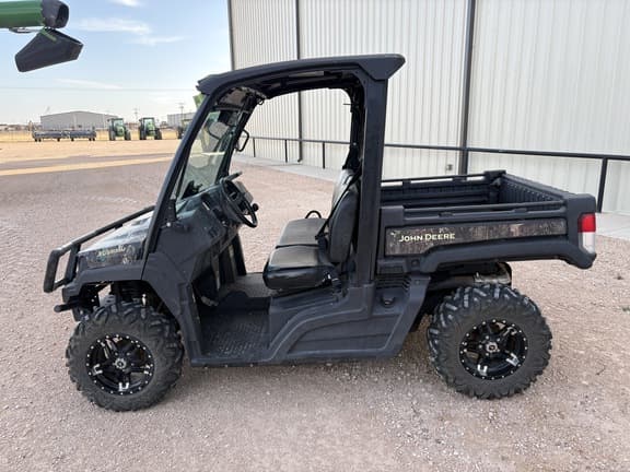 Image of John Deere XUV 835M equipment image 1