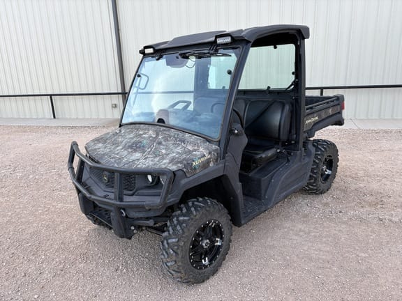 2021 John Deere XUV 835M Equipment Image0