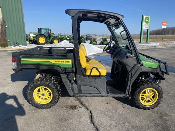 Image of John Deere XUV 835M equipment image 2