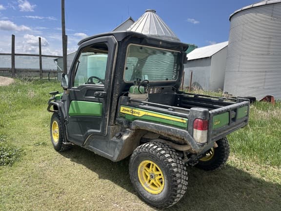Image of John Deere XUV 835M equipment image 2