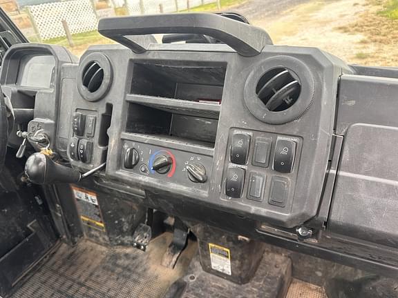 Image of John Deere XUV 835M equipment image 4