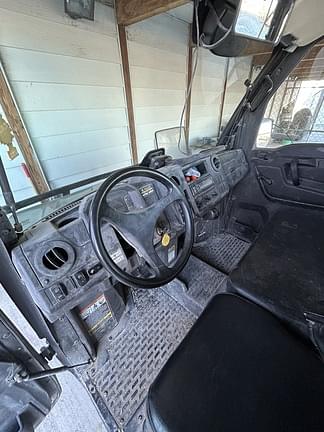Image of John Deere XUV 835M equipment image 4