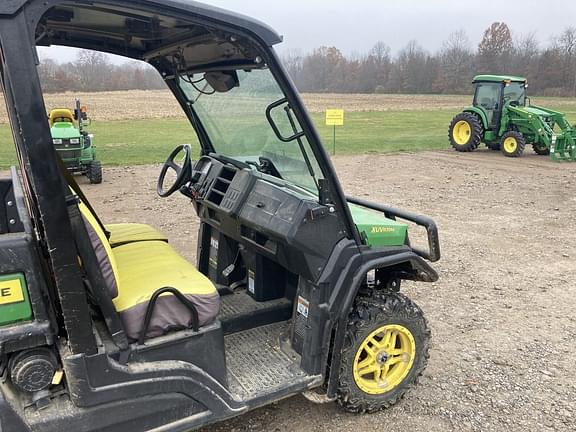 Image of John Deere XUV 835M equipment image 1