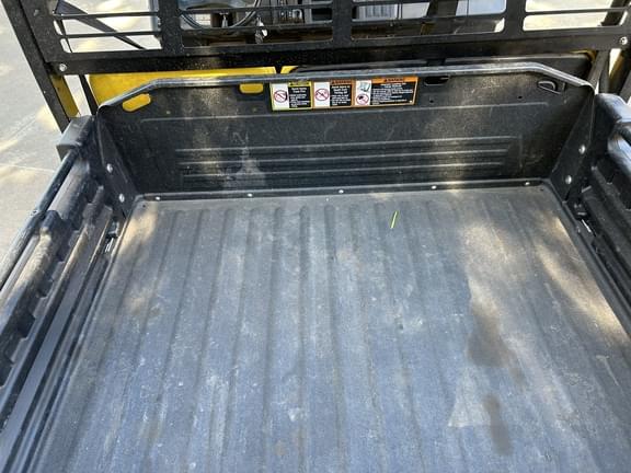 Image of John Deere XUV 835M equipment image 4