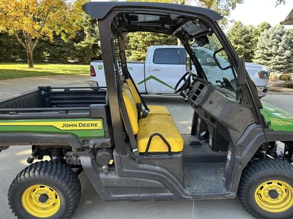 Image of John Deere XUV 835M equipment image 1