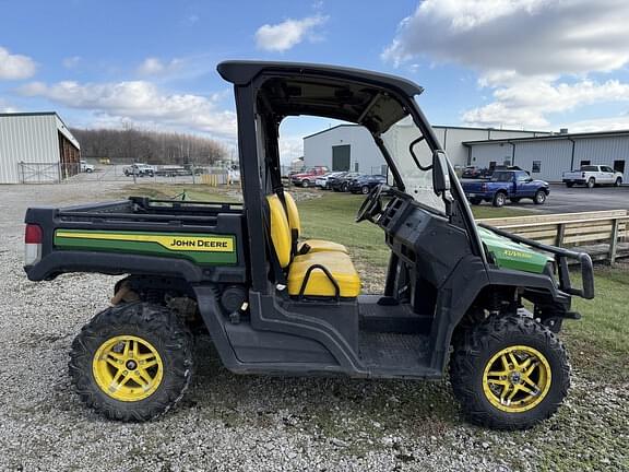 Image of John Deere XUV 835M Primary image