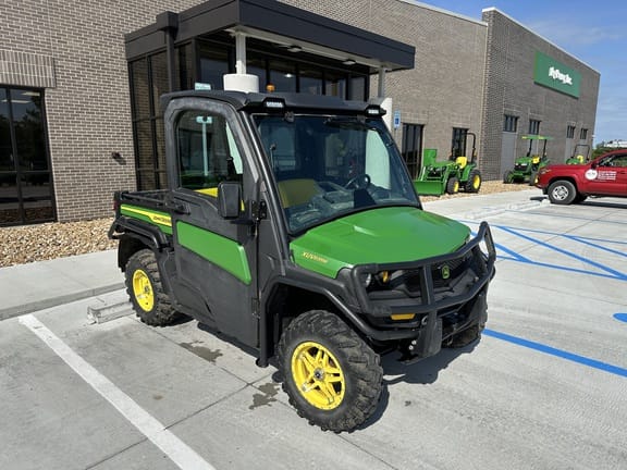 2021 John Deere XUV 835M Equipment Image0