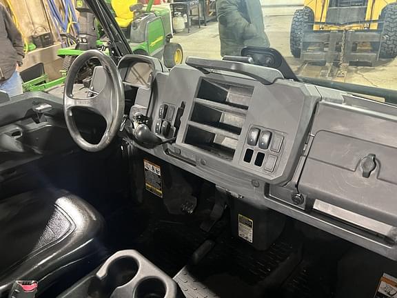 Image of John Deere XUV 835M equipment image 3