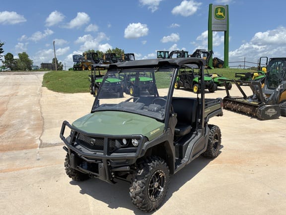 2021 John Deere XUV 835M Equipment Image0