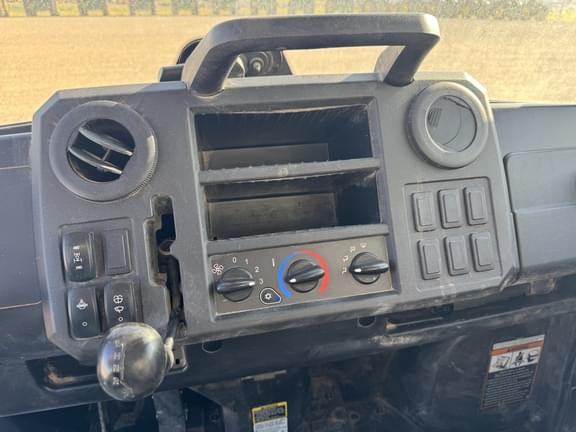 Image of John Deere XUV 835M equipment image 3