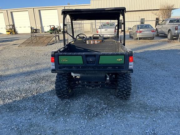 Image of John Deere XUV 835M equipment image 3