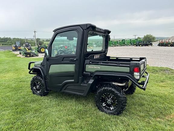 Image of John Deere XUV 835M equipment image 4