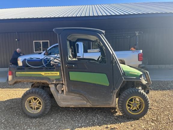 Image of John Deere XUV 835M equipment image 1