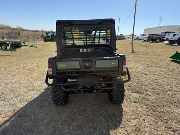 Image of John Deere XUV 835M equipment image 2