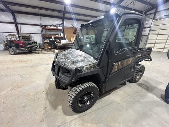 2021 John Deere XUV 835M Equipment Image0