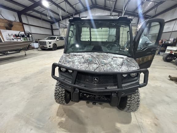 Image of John Deere XUV 835M equipment image 1