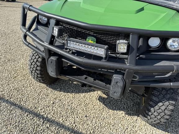 Image of John Deere XUV 835M equipment image 3
