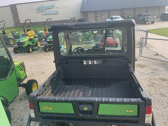 Image of John Deere XUV 835M equipment image 4