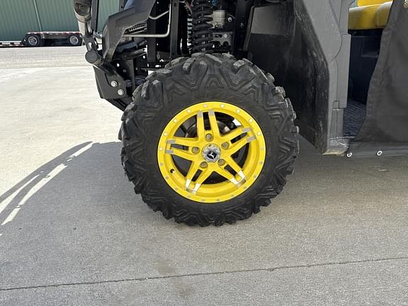 Image of John Deere XUV 835M equipment image 3