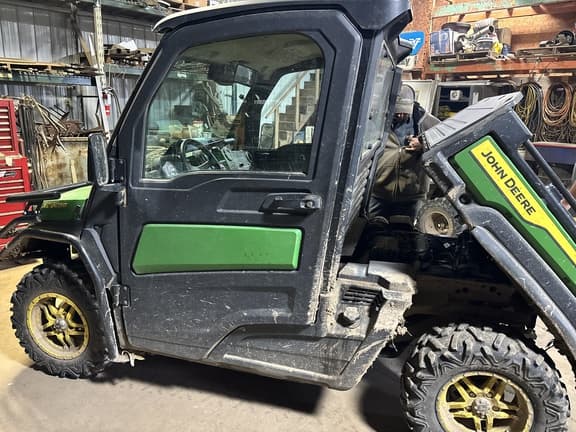 Image of John Deere XUV 835M equipment image 3
