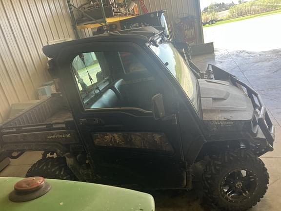 Image of John Deere XUV 835M equipment image 3