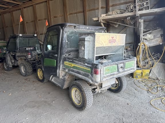 Image of John Deere XUV 835M Image 1