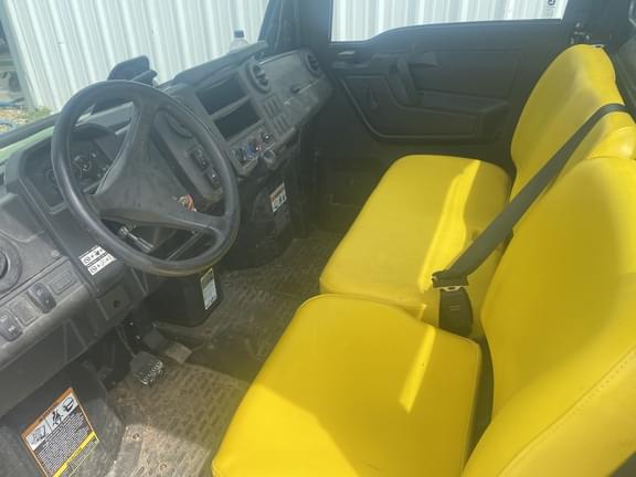 Image of John Deere XUV 835M equipment image 2