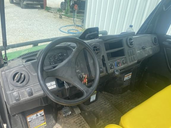 Image of John Deere XUV 835M equipment image 1