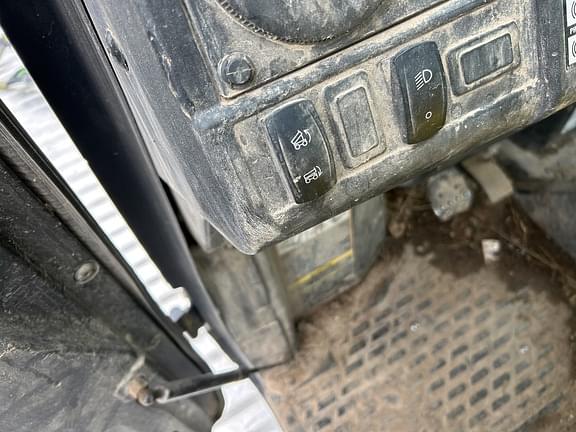 Image of John Deere XUV 835M equipment image 1